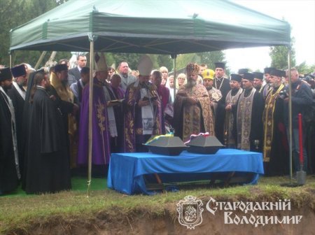 У Володимирі-Волинському перепоховали останки жертв двох найстрашніших тоталітарних режимів