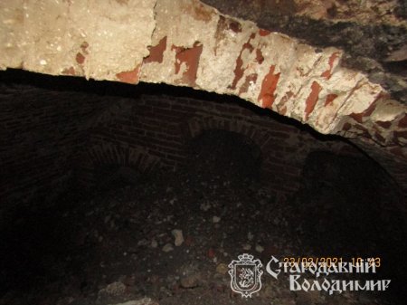 Підвал 18 століття почали досліджувати у Володимирі-Волинському