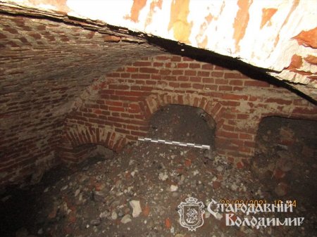 Підвал 18 століття почали досліджувати у Володимирі-Волинському