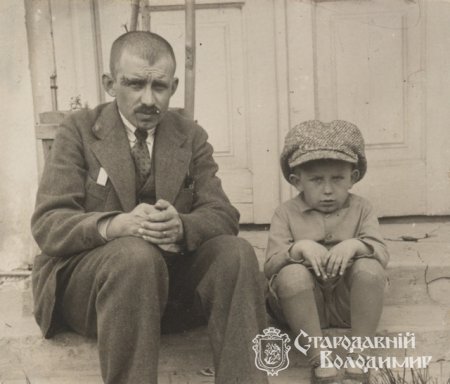 Універсальний магазин Валеріана Шуровського  у Володимирі на вулиці Пілсудського